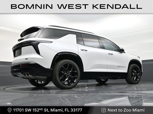 Used 2025 Chevrolet Traverse RS image 25