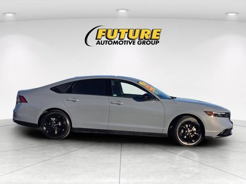 Used 2025 Honda Accord SE image 4
