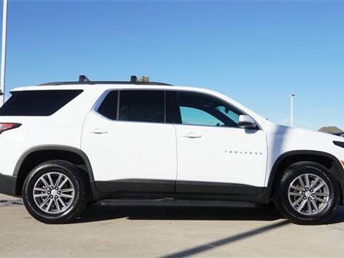 Used 2023 Chevrolet Traverse LT image 10