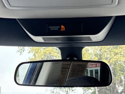 Used 2025 Nissan Pathfinder SV image 32