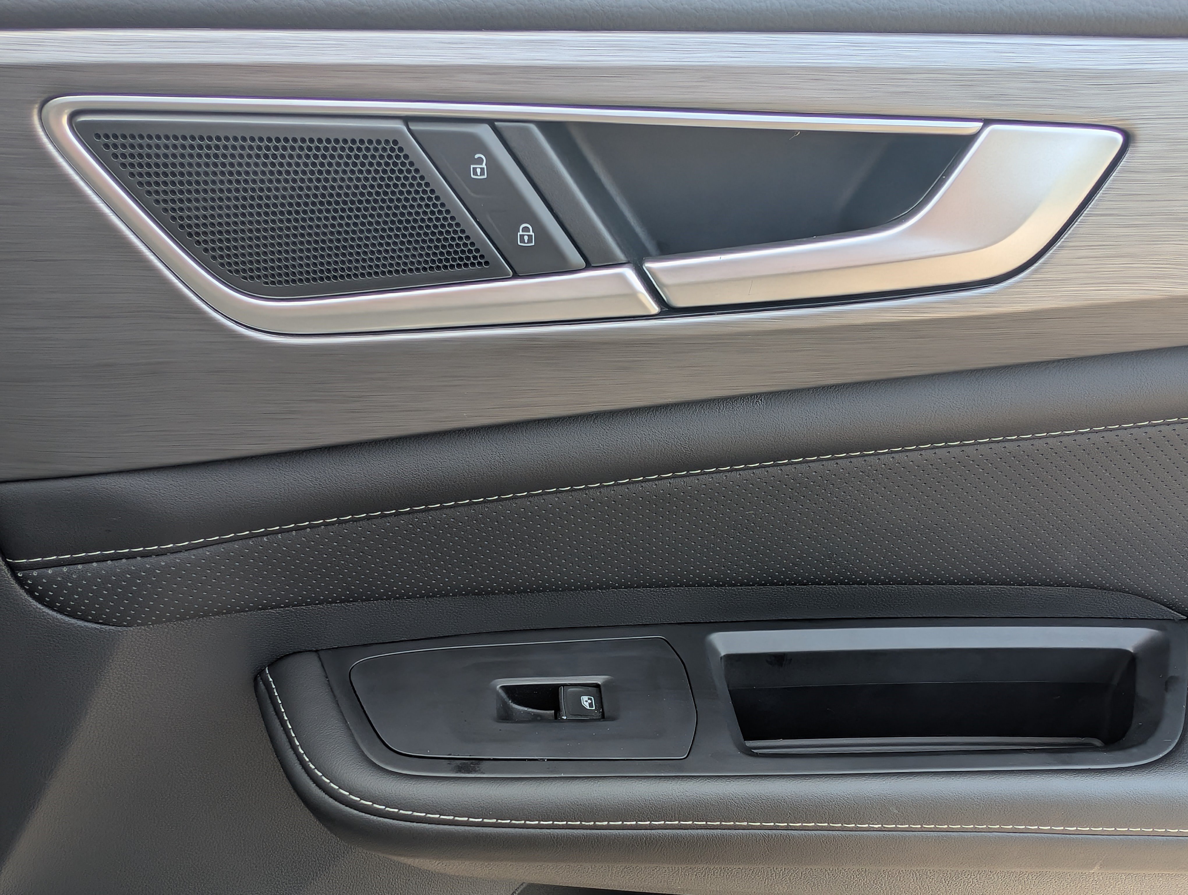Used 2026 Volkswagen Atlas Cross Sport SE w/ Panoramic Sunroof Package FWD image 21