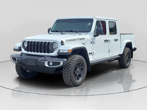 Used 2025 Jeep Gladiator Sport AWD/4WD image 2