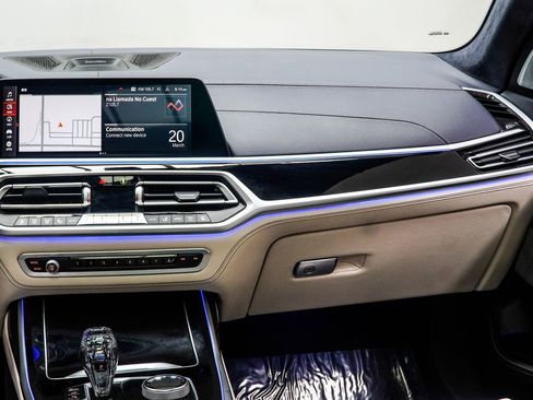 Used 2020 BMW X7 M50i w/ Dynamic Handling Package image 18