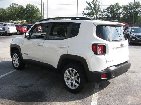 Used 2017 Jeep Renegade Latitude w/ Cold Weather Group AWD/4WD image 6