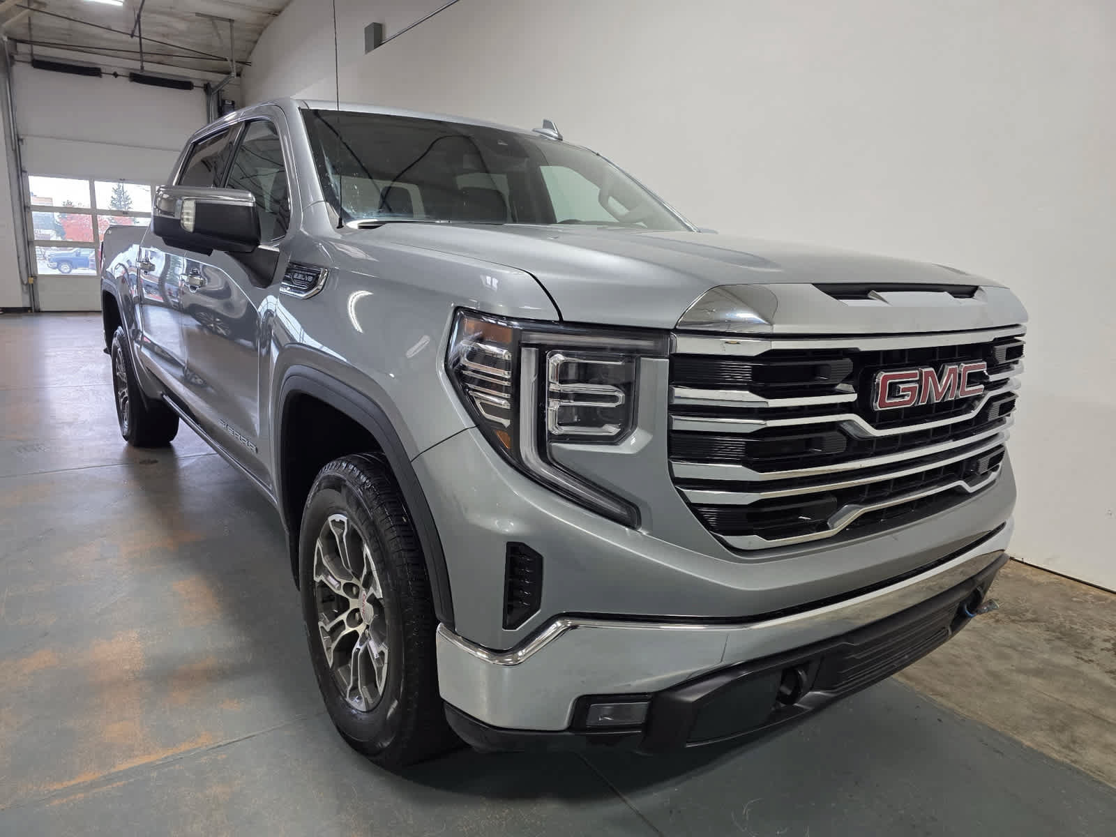 Used 2025 GMC Sierra 1500 SLT AWD/4WD image 7