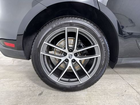 Certified 2025 Porsche Macan image 16
