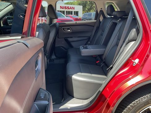 Used 2021 Nissan Rogue SV w/ Premium Package FWD image 11