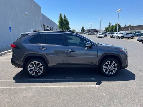 Used 2023 Toyota RAV4 XLE Premium FWD image 4