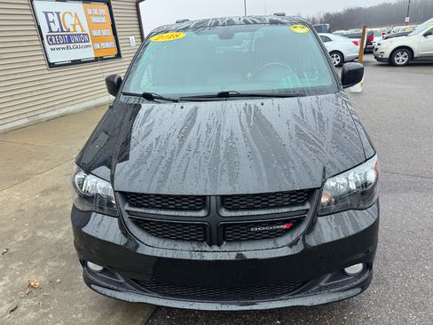 Used 2018 Dodge Grand Caravan SXT w/ Driver Convenience Group image 2