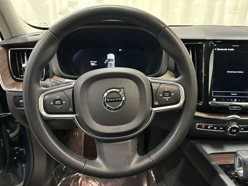 Used 2022 Volvo XC60 B5 Momentum image 15
