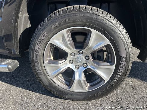 Used 2019 RAM 1500 Laramie image 9