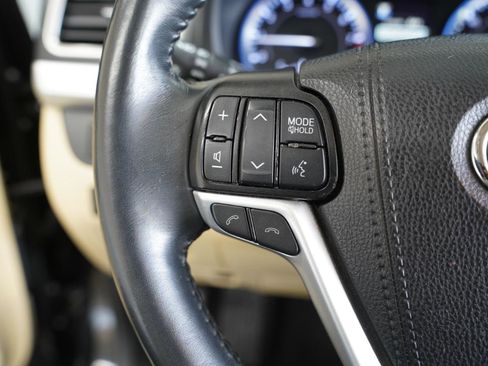 Used 2019 Toyota Highlander XLE image 13