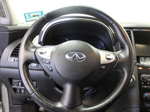 Used 2017 INFINITI QX70 AWD w/ Premium Package image 8