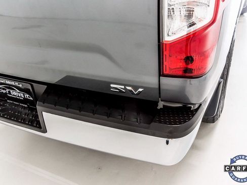 Used 2017 Nissan Titan SV image 9
