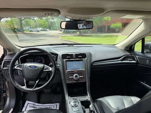 Used 2019 Ford Fusion Titanium FWD image 19