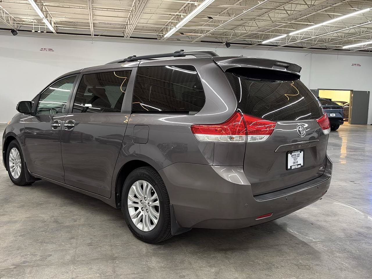 Used 2011 Toyota Sienna XLE w/ Premium Pkg FWD image 10