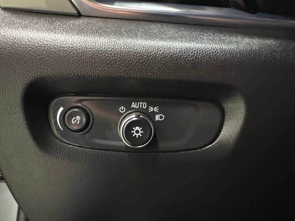 Used 2023 Chevrolet Traverse LT AWD/4WD image 26