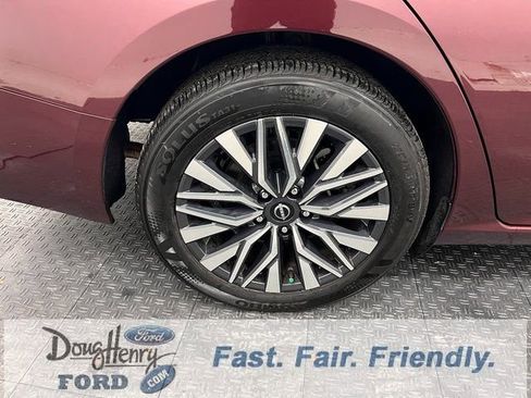 Used 2025 Nissan Altima 2.5 SV image 14