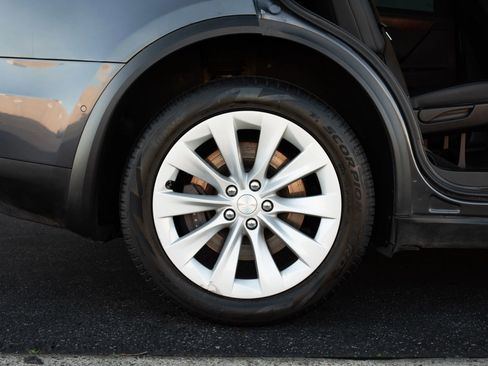 Used 2018 Tesla Model X 100D image 36