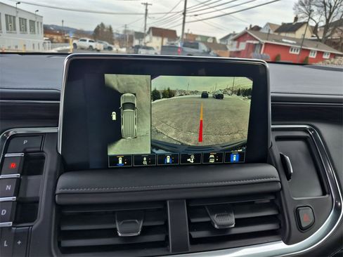 Used 2024 Chevrolet Suburban Z71 w/ Luxury Package image 24