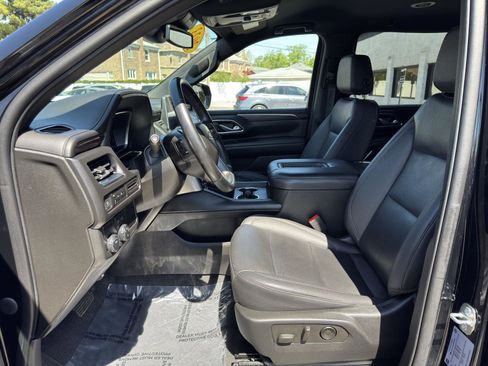 Used 2023 Chevrolet Suburban LT RWD image 17