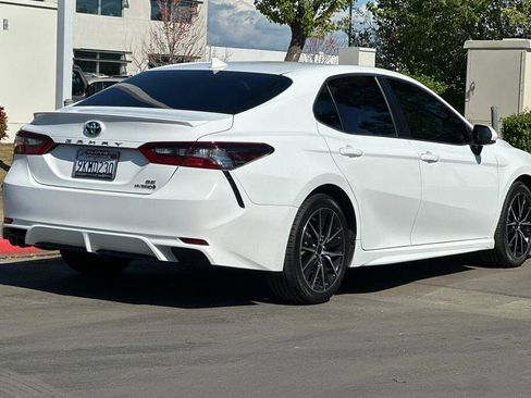Used 2022 Toyota Camry SE image 4