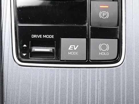 Certified 2025 Toyota Sienna LE w/ LE Plus Package image 26