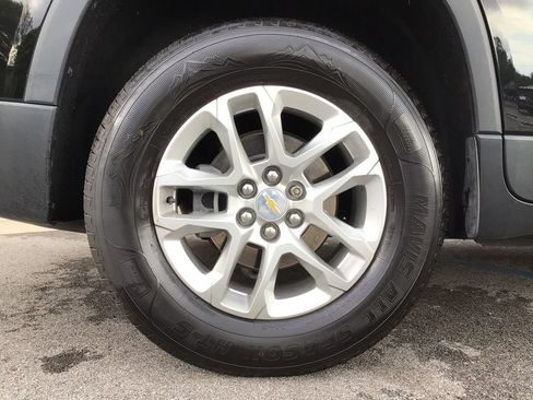 Used 2021 Chevrolet Traverse LT FWD image 17