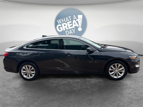 Used 2023 Chevrolet Malibu LT image 2