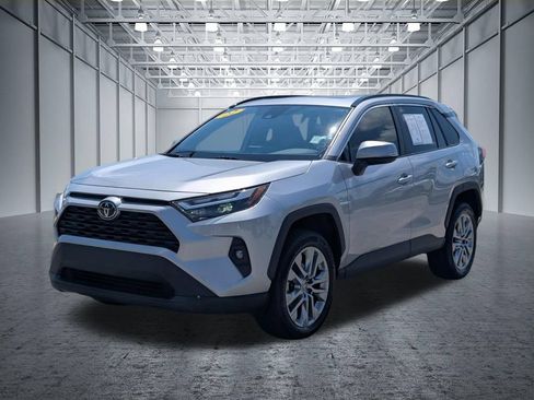 Used 2022 Toyota RAV4 XLE Premium FWD image 12