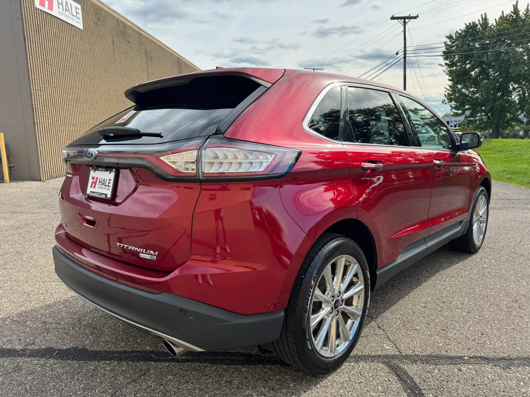 Used 2017 Ford Edge Titanium w/ Equipment Group 302A AWD/4WD image 9