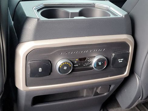 Used 2024 Ford Expedition XLT RWD image 18