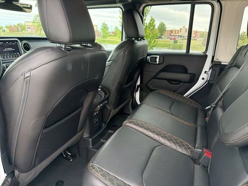 Used 2023 Jeep Wrangler Unlimited Sahara AWD/4WD image 17