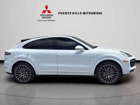 Used 2022 Porsche Cayenne Platinum Edition AWD/4WD image 4