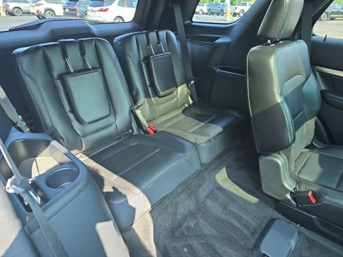 Used 2018 Ford Explorer XLT w/ Equipment Group 202A AWD/4WD image 13