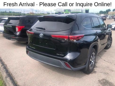 Used 2020 Toyota Highlander XLE AWD/4WD image 4