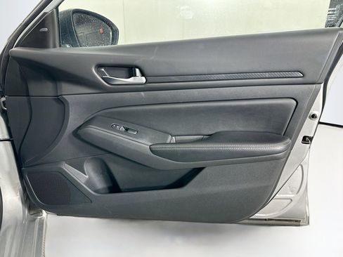 Used 2024 Nissan Altima 2.5 SV image 30