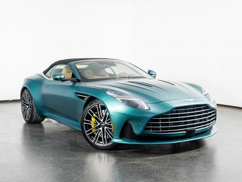 Used 2025 Aston Martin DB12 Convertible image 4