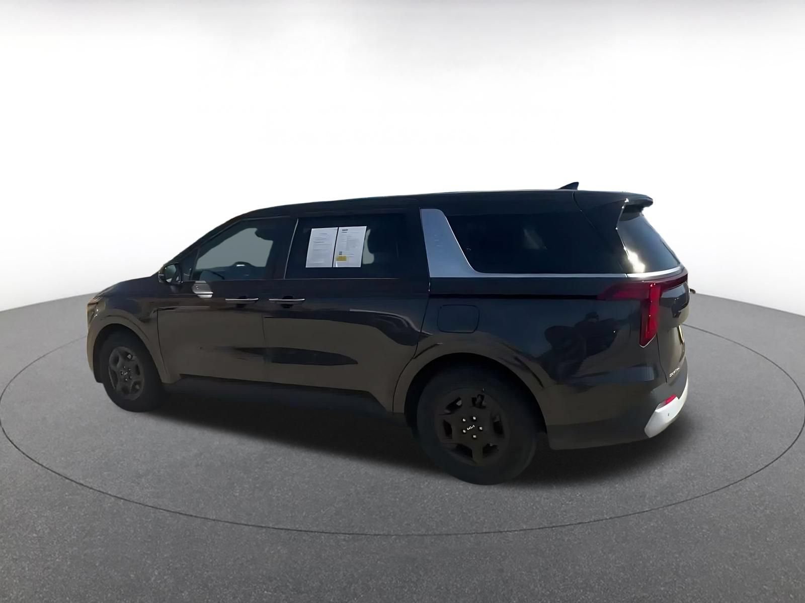 Used 2026 Kia Carnival FWD image 9