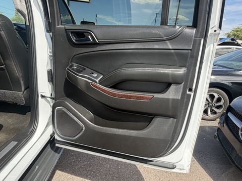Used 2017 GMC Yukon XL SLT AWD/4WD image 15