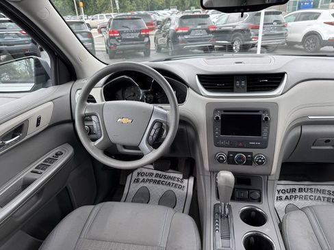 Used 2017 Chevrolet Traverse LS FWD image 10