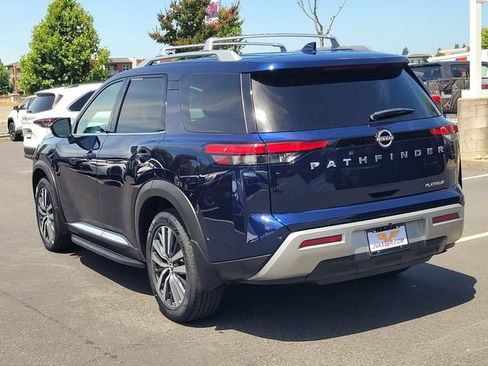 Used 2022 Nissan Pathfinder Platinum w/ Cargo Package FWD image 7