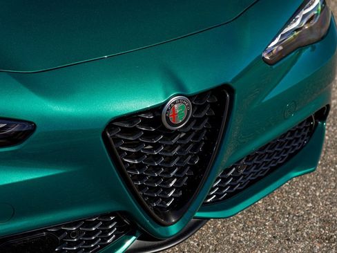 New 2025 Alfa Romeo Giulia w/ Veloce Package Rwd image 15