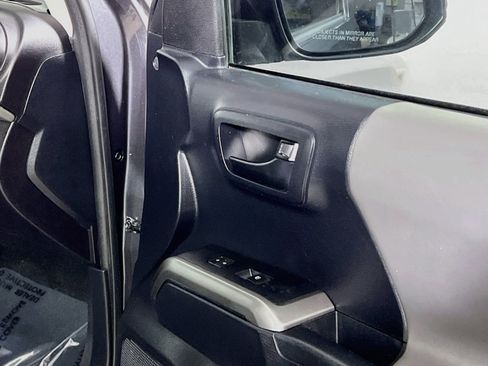 Used 2019 Toyota Tacoma SR5 RWD image 31