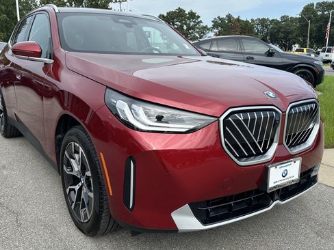 Used 2025 BMW X3 xDrive30i w/ Premium Package AWD/4WD image 2