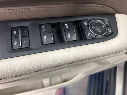 Used 2022 GMC Yukon XL Denali image 12