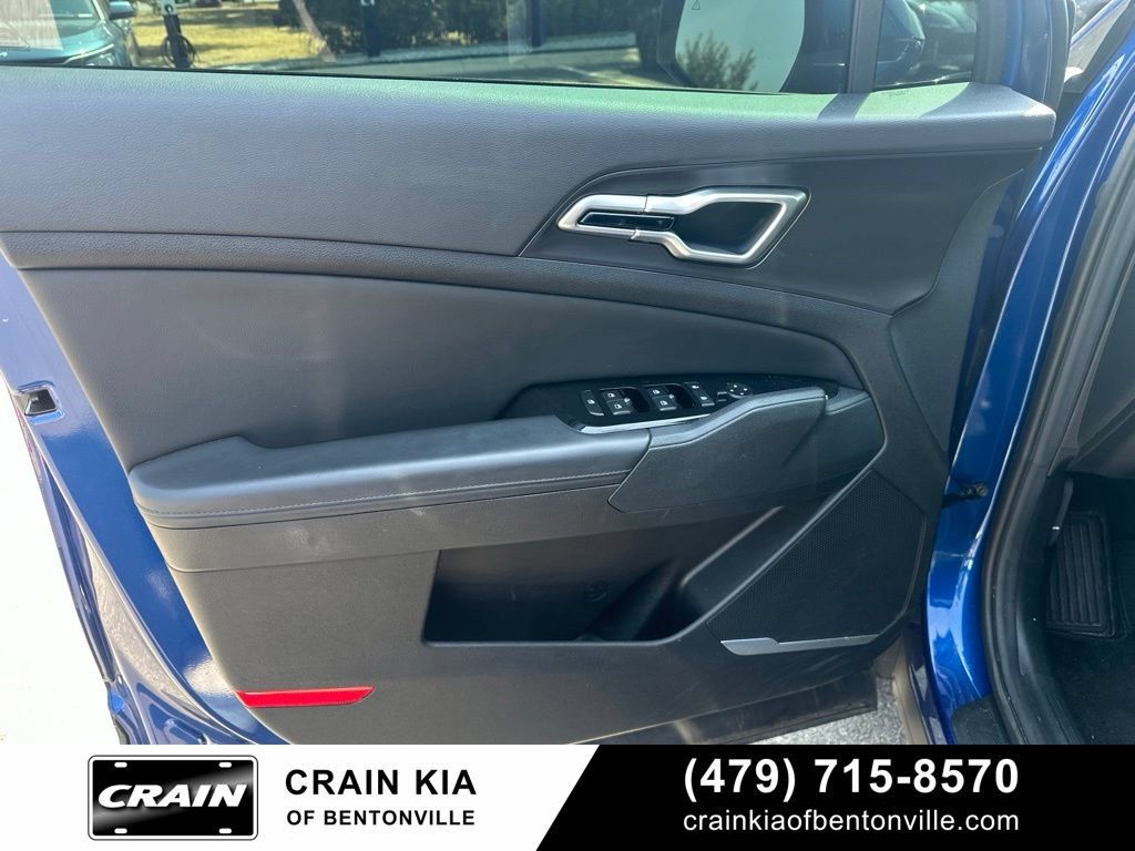 Certified 2025 Kia Sportage EX FWD image 12