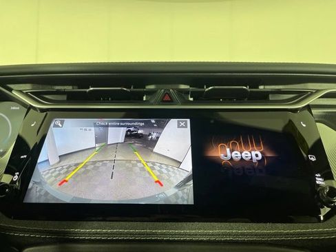 Used 2026 Jeep Cherokee Laredo AWD/4WD image 30