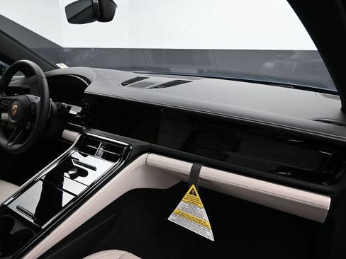 Certified 2025 Porsche Panamera image 25