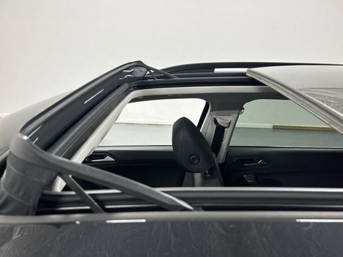Used 2019 Volkswagen Tiguan SE w/ Panoramic Sunroof Package AWD/4WD image 19